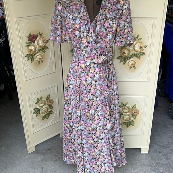 Vintage genuine true wrap maxi dress Ditsy floral print with belt granny core - Picture 1 of 15